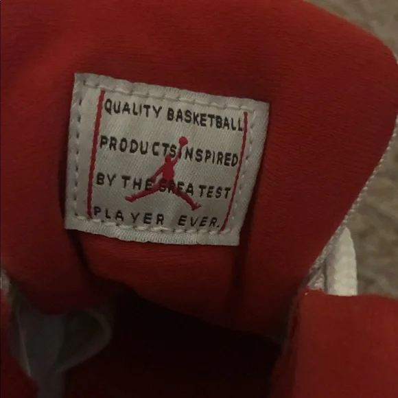 Jordan 11 retro Kids Sneakers Red and White - Picture 8 of 8